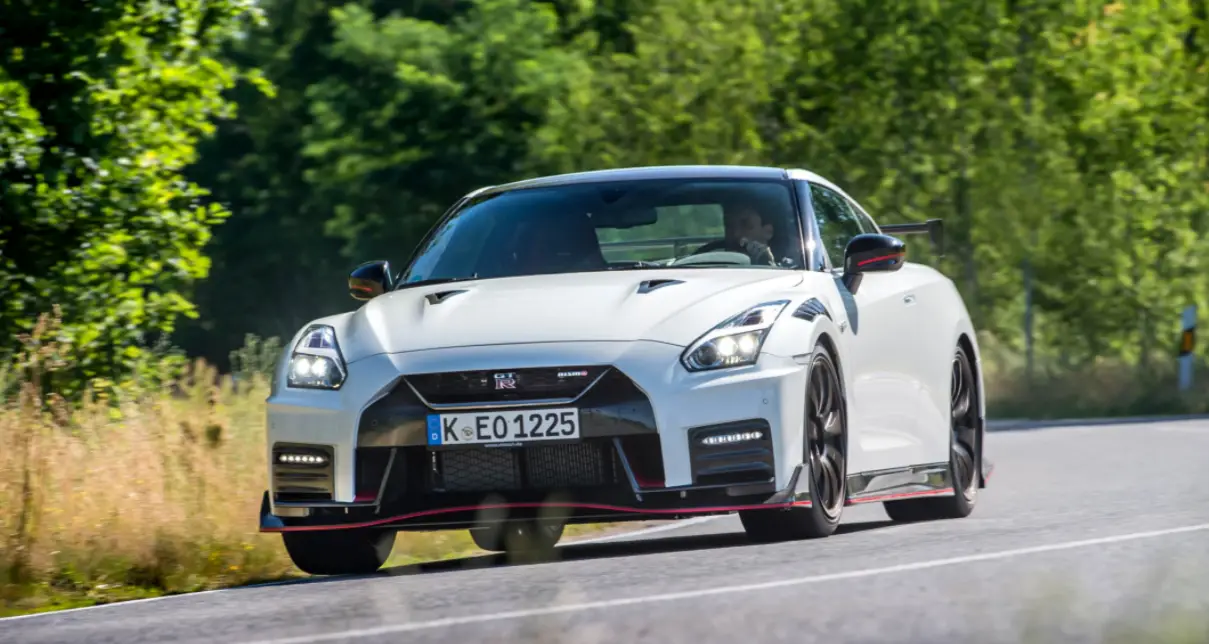 2023 Nissan GTR V8