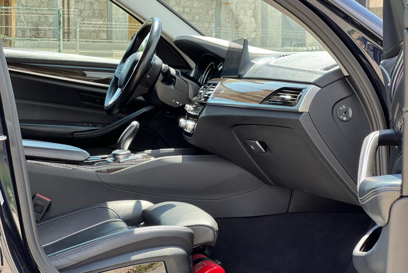 2024 BMW 5 Series Interior