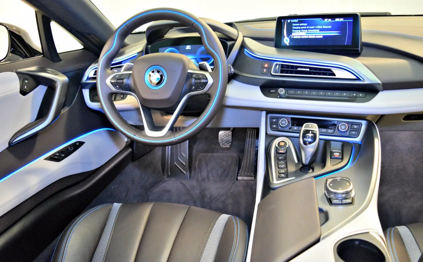 2024 BMW I8 M Interior