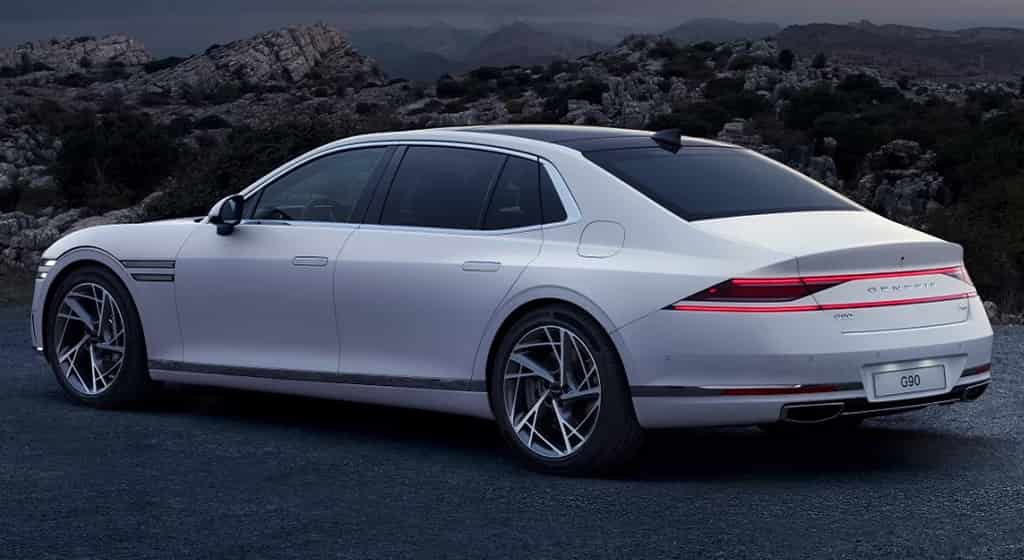 2023 Genesis G90 adds fancy tech fancy price base model