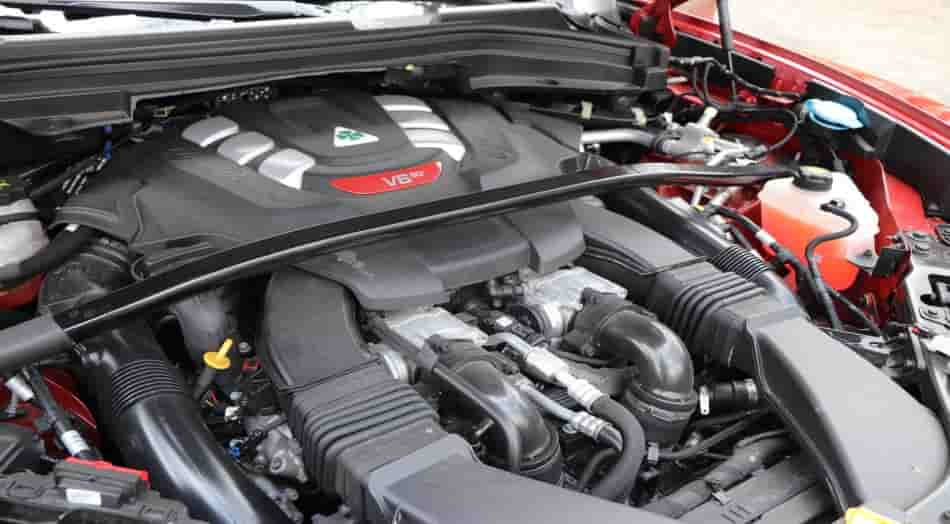 2024 alfa romeo stelvio engine power