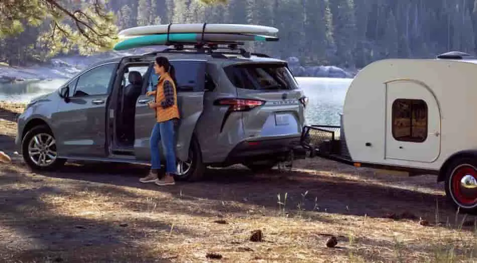 2025 toyota sienna towing capacity