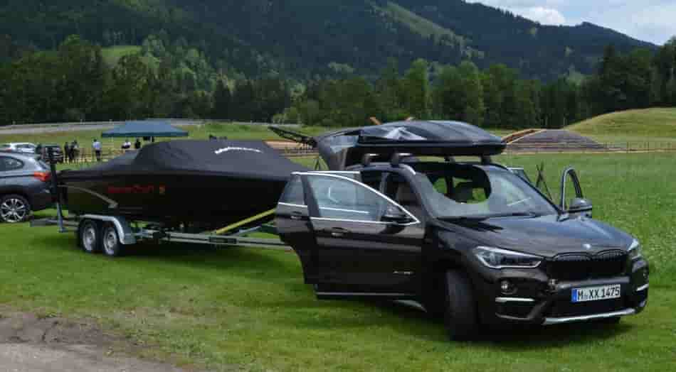 2024 bmw x1 towing capacity cargo space